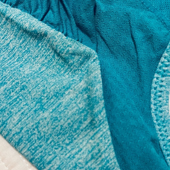 Lululemon Turbo Tank Size 6. - Picture 4 of 4